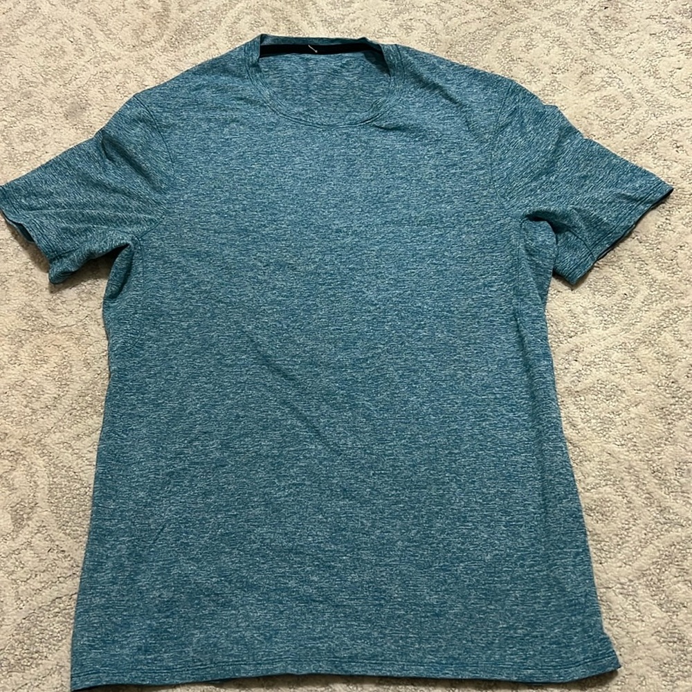 Men’s Lulu lemon T-shirt